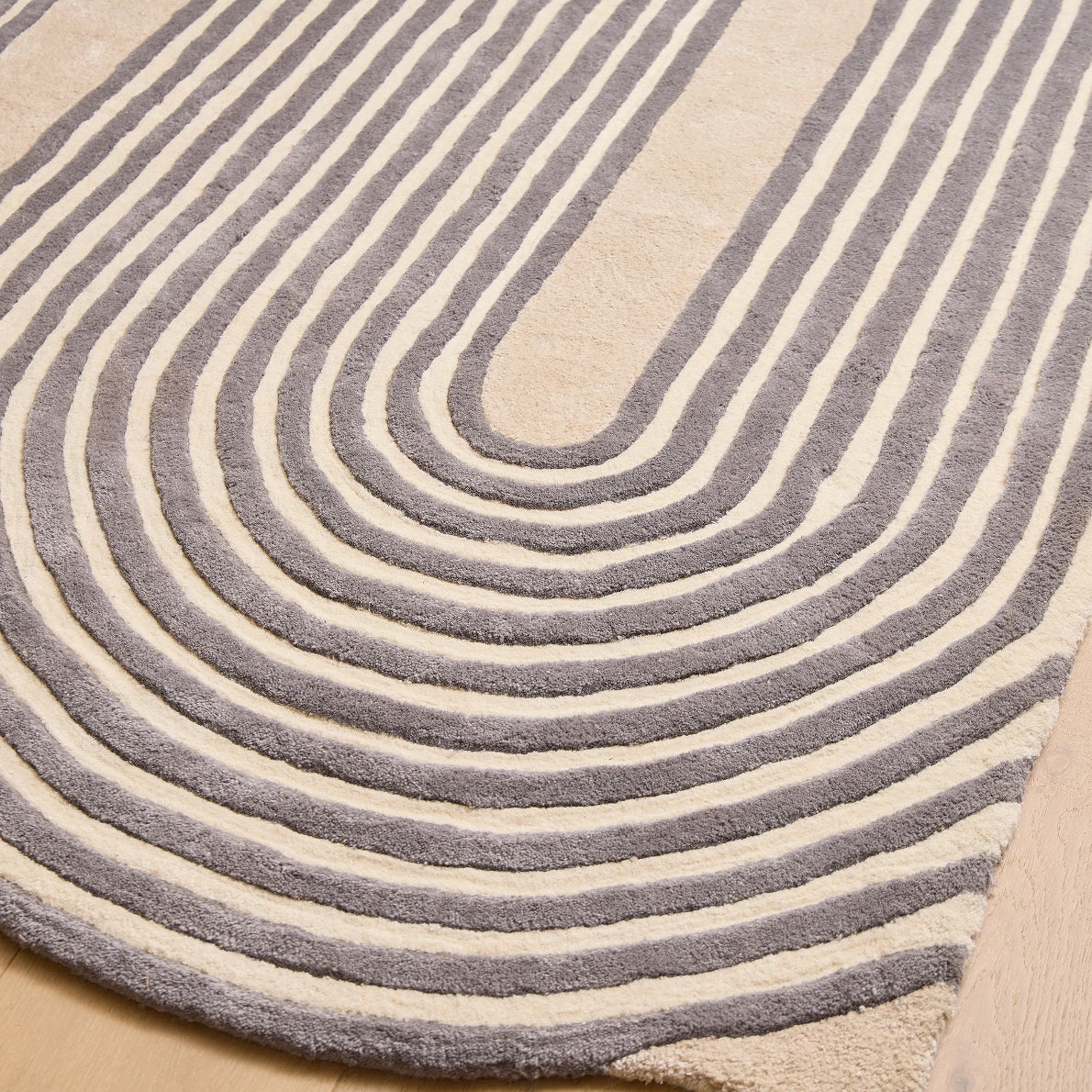 Vague Ivory Woolen Hand Tufted Carpet