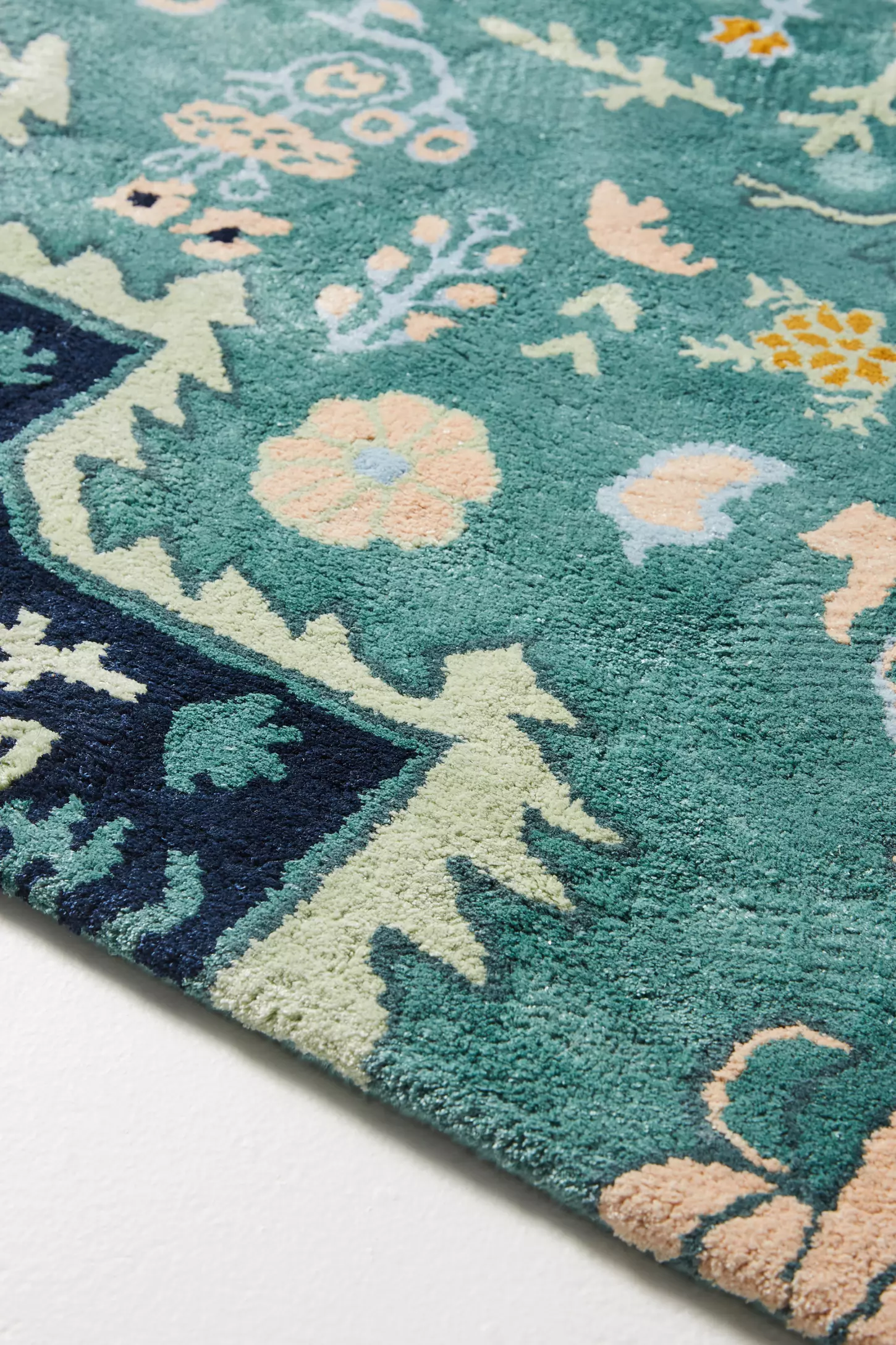 Tasmeem Silk Hand Tufted Carpet