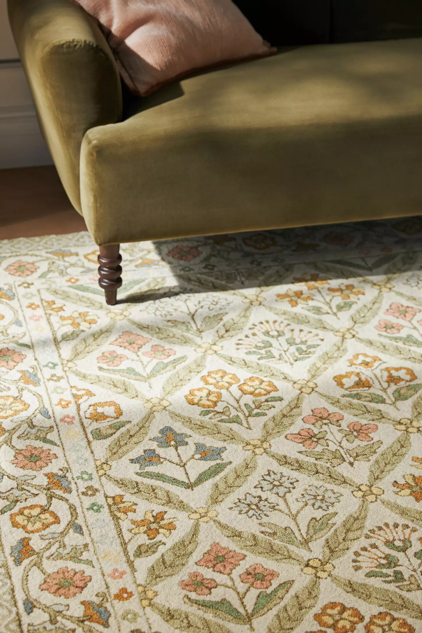 Petal Woolen Hand Tufted Carpet