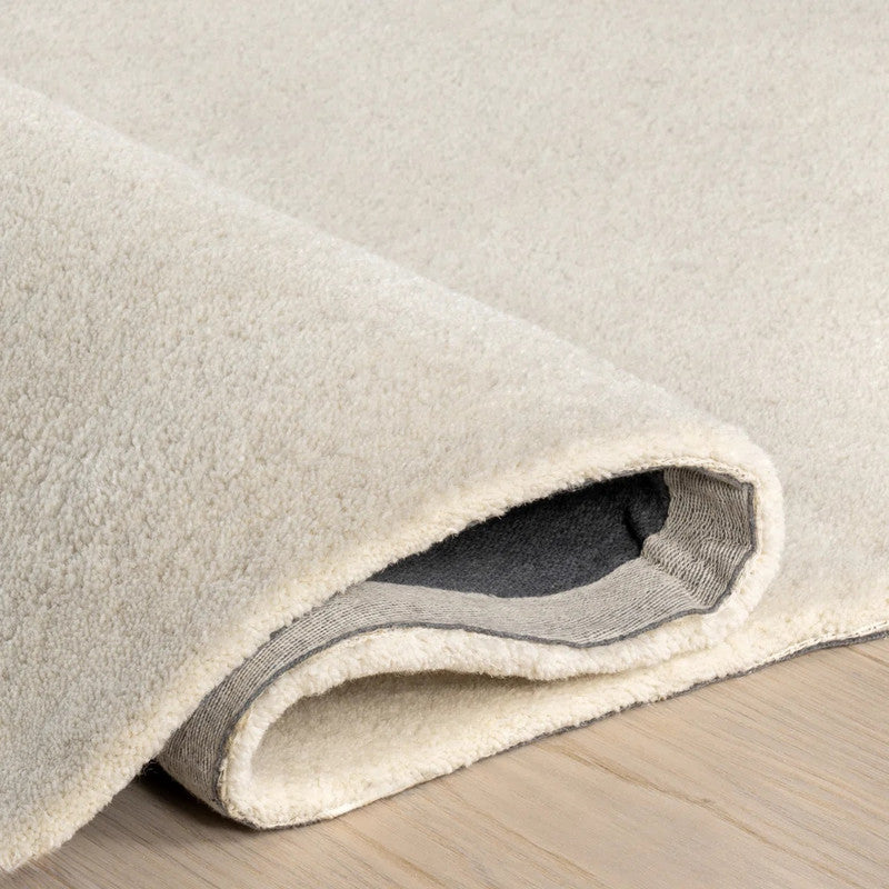 Soft Pebble Ivory Irregular Shaped Hand-Tufted Carpet