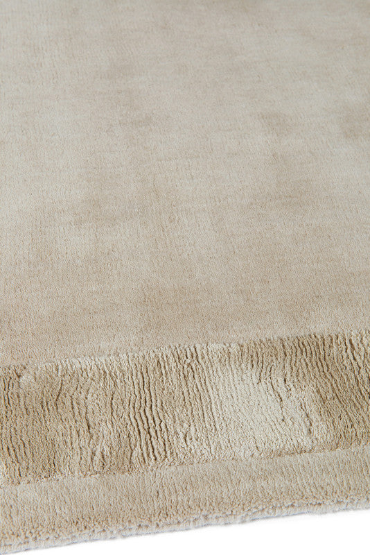 Ivory Frame Hand-Tufted Wool Carpet