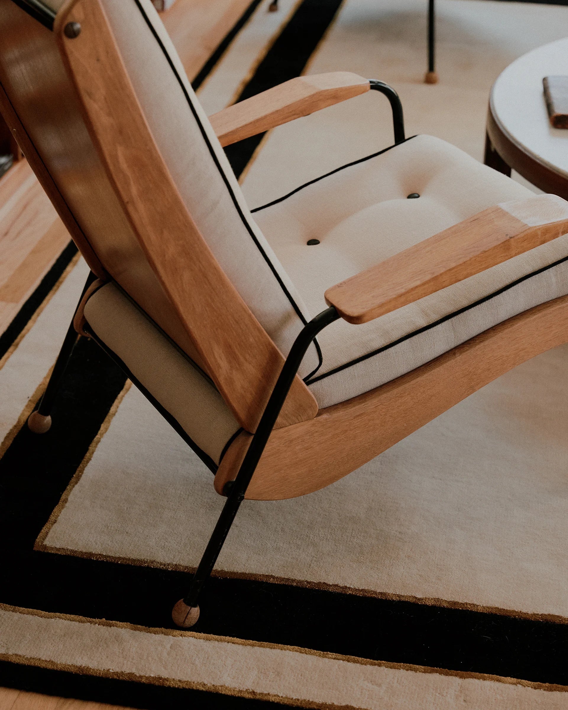 Bordero White woolen Hand Tufted Carpet